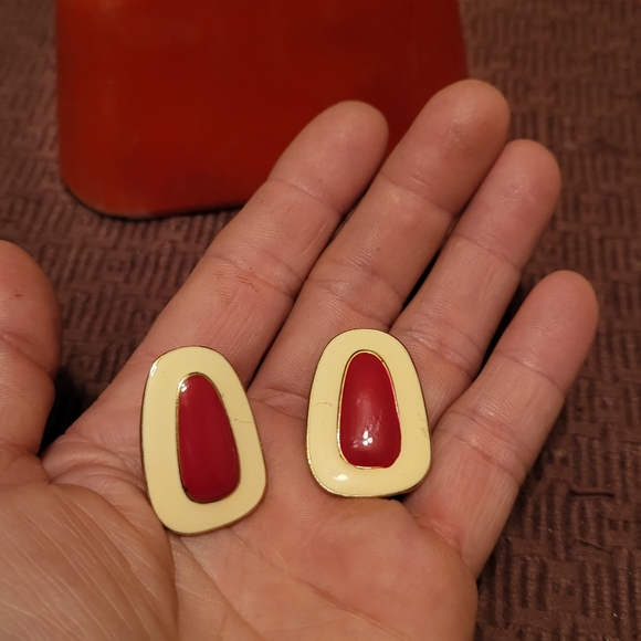 Red with white earrings - Picture 2 of 3